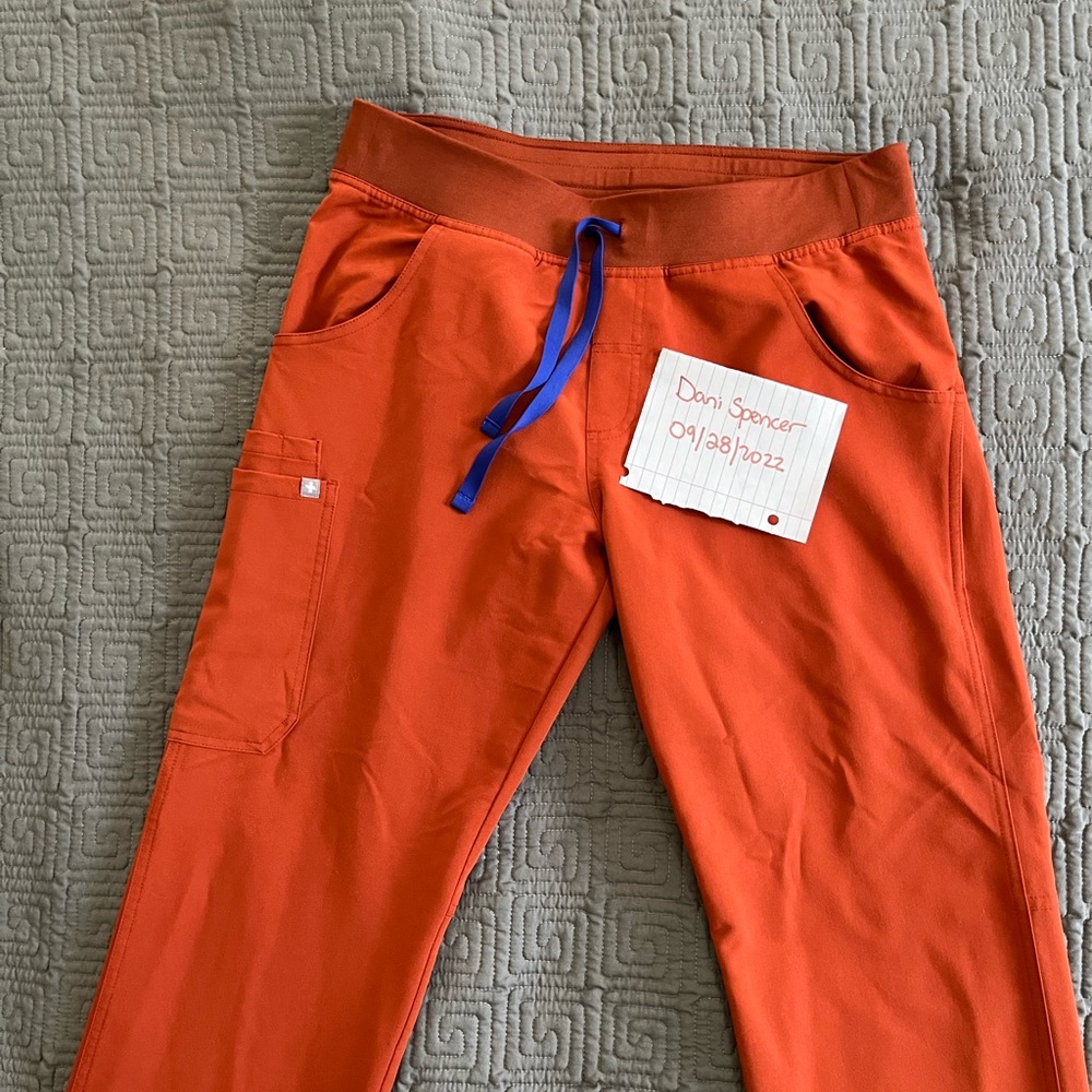 FIGS AUBURN KADES SIZE MEDIUM